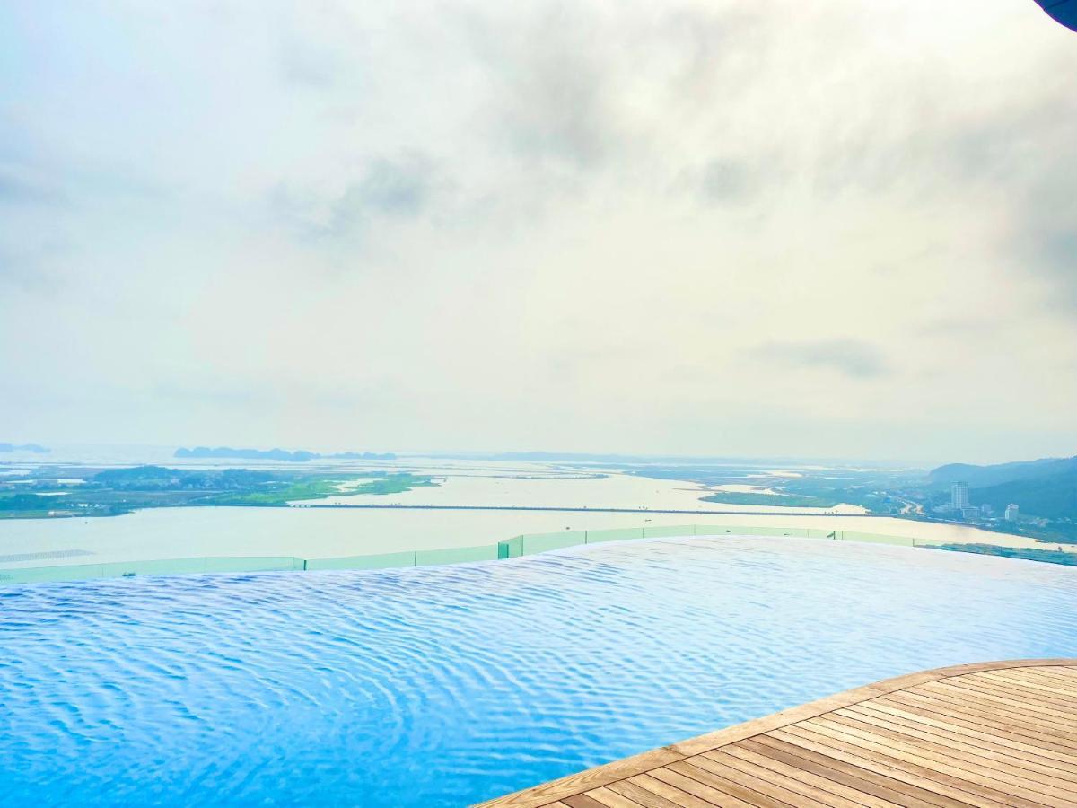 A La Carte Ha Long Apartment By The Beach Buitenkant foto